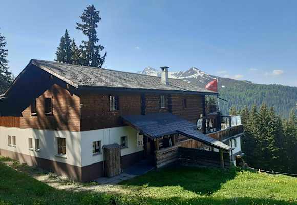 Das Berggasthaus Naturfreunde Davos liegt hoch über Davos.