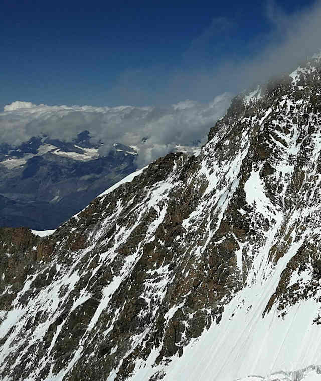 Aussicht auf den Grenzsattel und die Dufourspitze